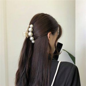 Pearl French vintage clip